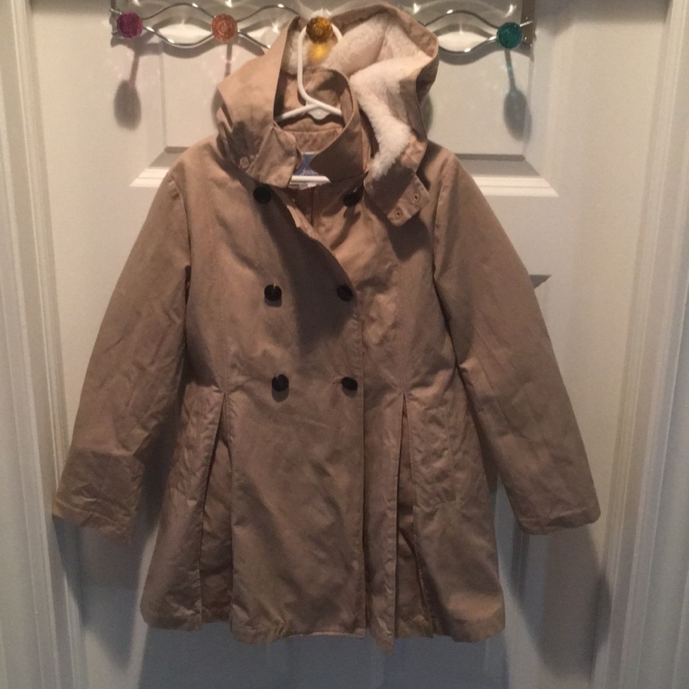 Jacadi, Beautiful trench coat w/fur lining & hood
